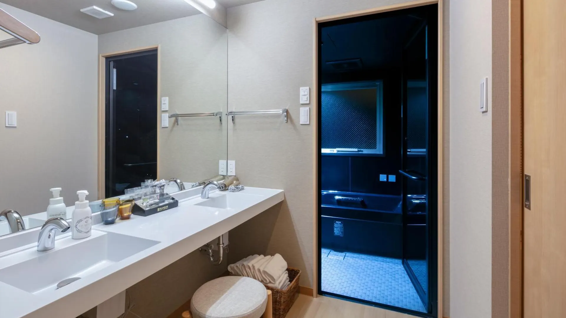 Randor Residential Hotel Kyoto Suites 5*,